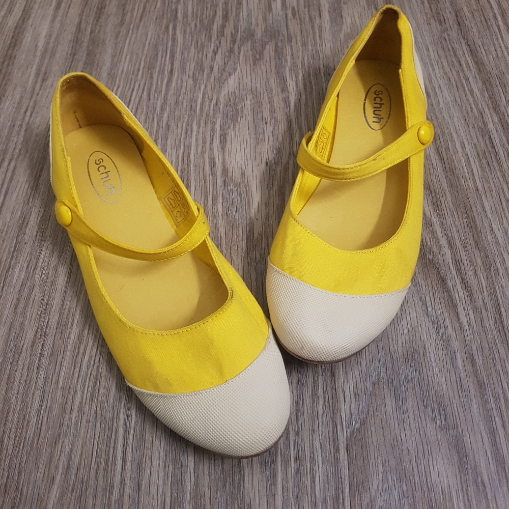 [SCHUH] Bright Yellow Flats